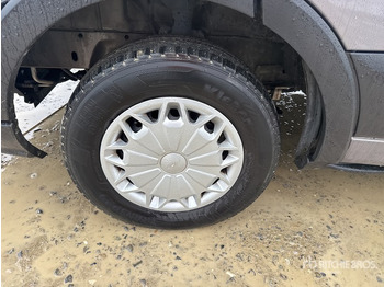 Bus 2015 Ford Transit 310T125 6-Seat Mini Bus: das Bild 5