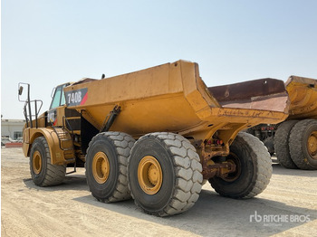 Knickgelenkter Dumper 2012 Cat 740B: das Bild 3