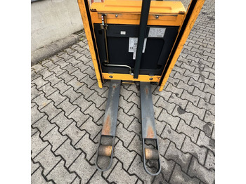 Hochhubwagen Jungheinrich EJC112: das Bild 2