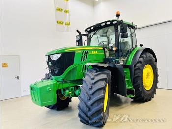 JOHN DEERE 6215R Traktor