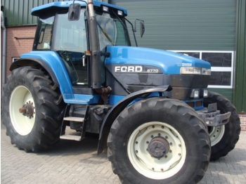 Traktor NEW HOLLAND 8770: das Bild 1