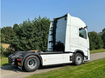 Innenraum Bild 1: Sattelzugmaschine Volvo FH 500 AERO | I-SHAVE TC | PARK-COOLER | GLOBETROTTER XL |