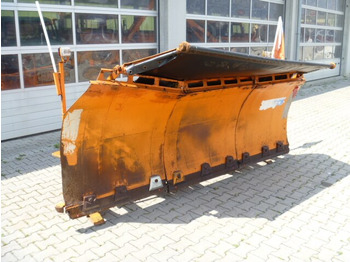 UNIMOG Schneepflug