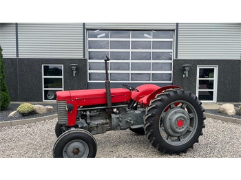 MASSEY FERGUSON Traktor