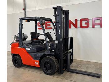 TOYOTA FGF 30 Treibgasstapler