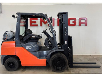 Treibgasstapler Toyota 10949 06-8FG30F: das Bild 2