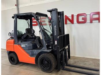 TOYOTA Treibgasstapler