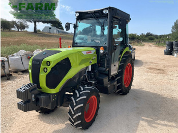 CLAAS Nexos Traktor