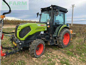 CLAAS Nexos Traktor