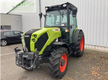 CLAAS Nexos Traktor