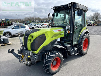 CLAAS Nexos Traktor