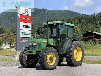 JOHN DEERE Traktor