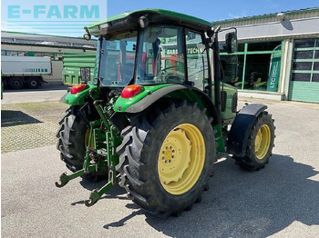 Traktor John Deere 5820: das Bild 3