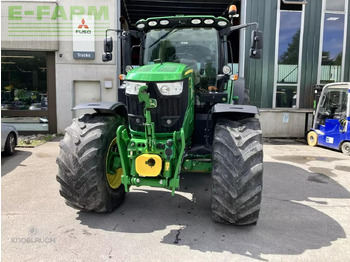 JOHN DEERE 6215R Traktor