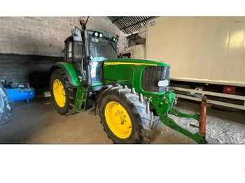 JOHN DEERE 6520 Traktor