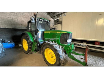 JOHN DEERE 6520 Traktor