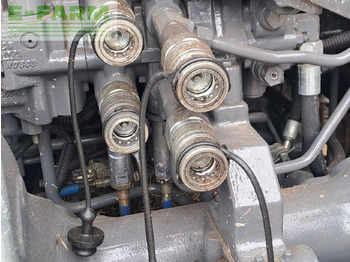Traktor Massey Ferguson 5711 DYNA 4: das Bild 3