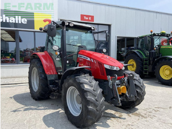 MASSEY FERGUSON 5611 Traktor