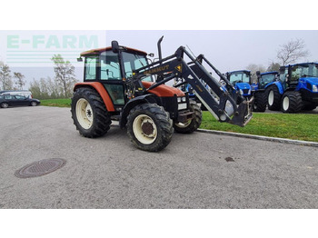 NEW HOLLAND Traktor