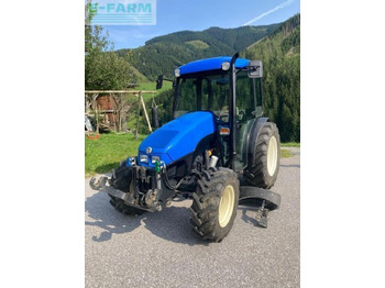 NEW HOLLAND Traktor