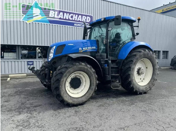 NEW HOLLAND T7.235 Traktor
