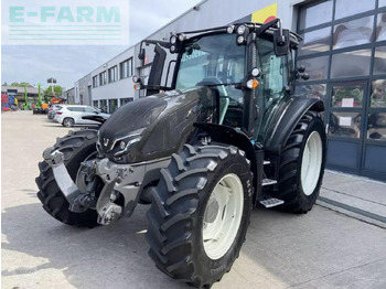VALTRA Traktor