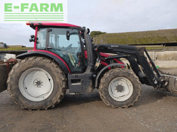 VALTRA Traktor