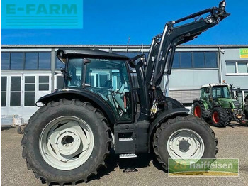 VALTRA Traktor