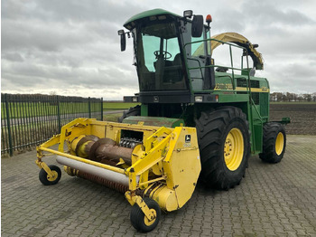 JOHN DEERE 6050 Series Feldhäcksler