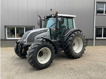 VALTRA N141 Traktor