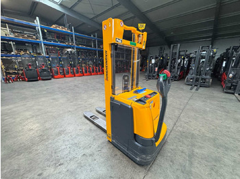 Gabelstapler 2013 JUNGHEINRICH EJC220 2,000KG STACKER PALLET TRUCK ANT FREE LIFT: das Bild 4 Gabelstapler 2013 JUNGHEINRICH EJC220 2,000KG STACKER PALLET TRUCK ANT FREE LIFT: das Bild 4