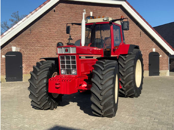 INTERNATIONAL Traktor