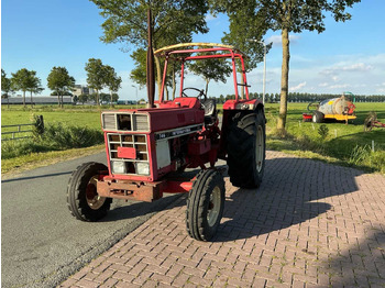 INTERNATIONAL Traktor