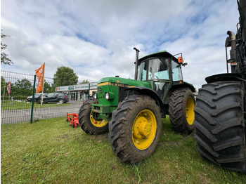 JOHN DEERE 2140 Traktor