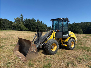 NEW HOLLAND Radlader