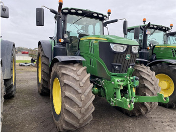 Traktor John Deere 6215R: das Bild 2