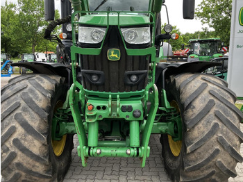 Traktor John Deere 6215R: das Bild 4