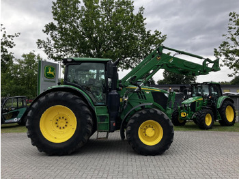 Traktor John Deere 6215R: das Bild 2