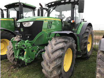 JOHN DEERE 6215R Traktor