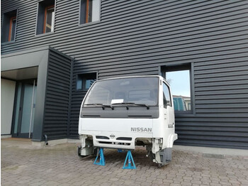 NISSAN Fahrerhaus und Interieur