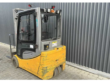 Elektrostapler Jungheinrich EFG220: das Bild 3