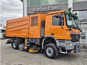 Kehrmaschine Mercedes-Benz Actros 2032 A 4x4 Bucher STKF 9500 Airport 30x: das Bild 4