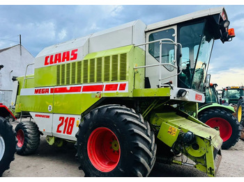 CLAAS Mega Mähdrescher