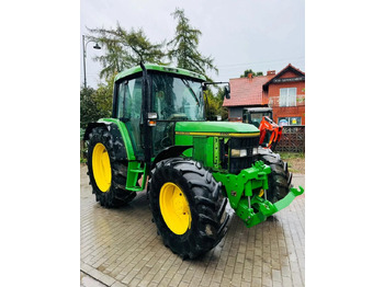 JOHN DEERE 6400 Traktor