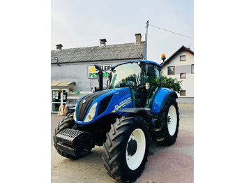 NEW HOLLAND T5 Traktor