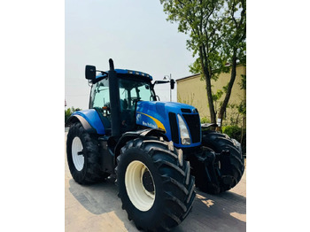 NEW HOLLAND T8040 Traktor