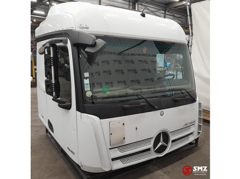 MERCEDES-BENZ Fahrerhaus und Interieur