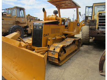 Bulldozer CATERPILLAR D4C: das Bild 1