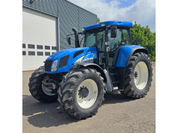 NEW HOLLAND T7000 Traktor