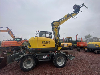 Mobilbagger Neuson EW 100: das Bild 3